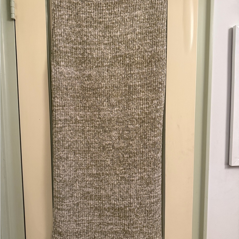 St John classic knit skirt in Gray and Cream